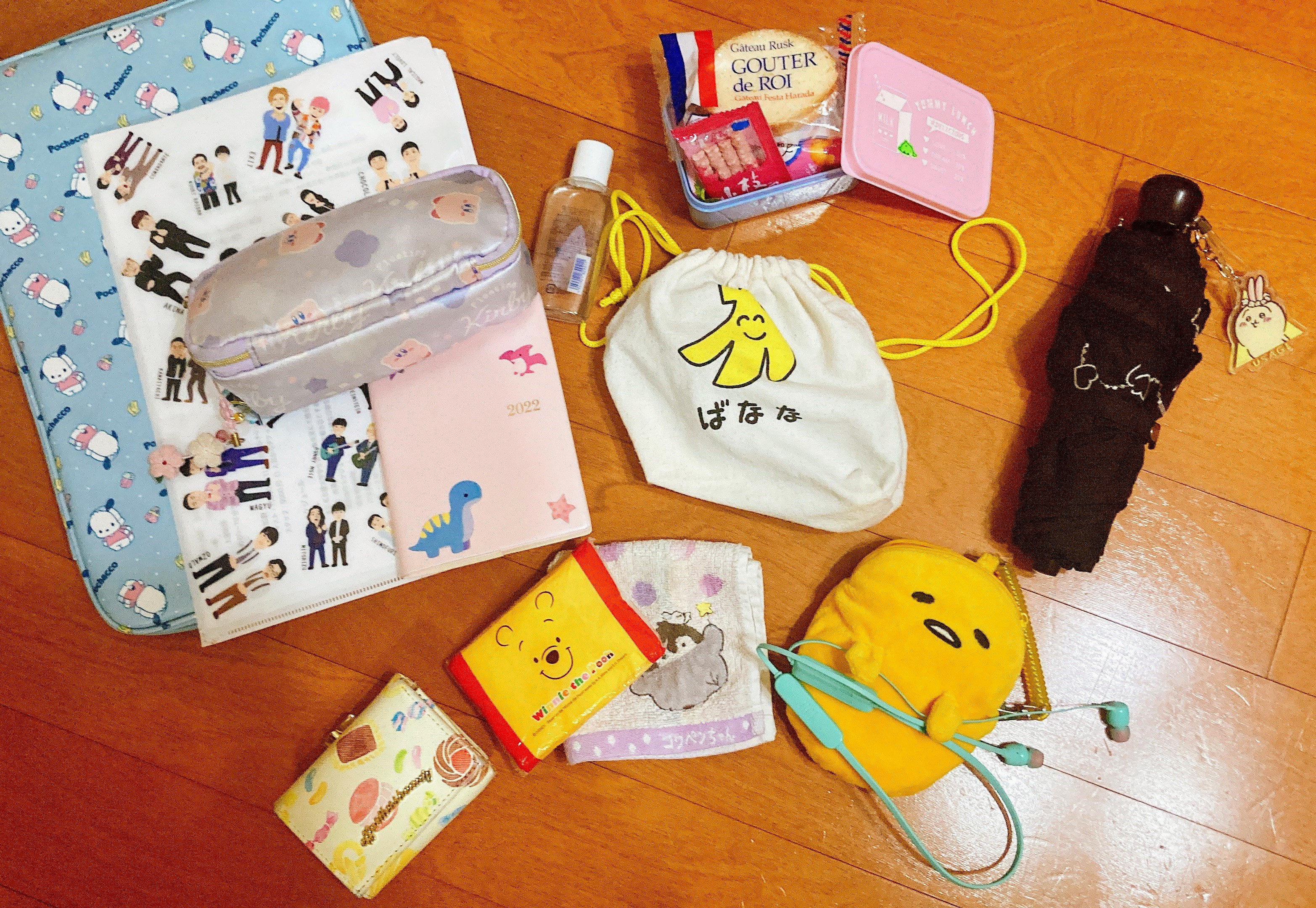 大学 大学生 カバンの中身 パソコン イヤホン
